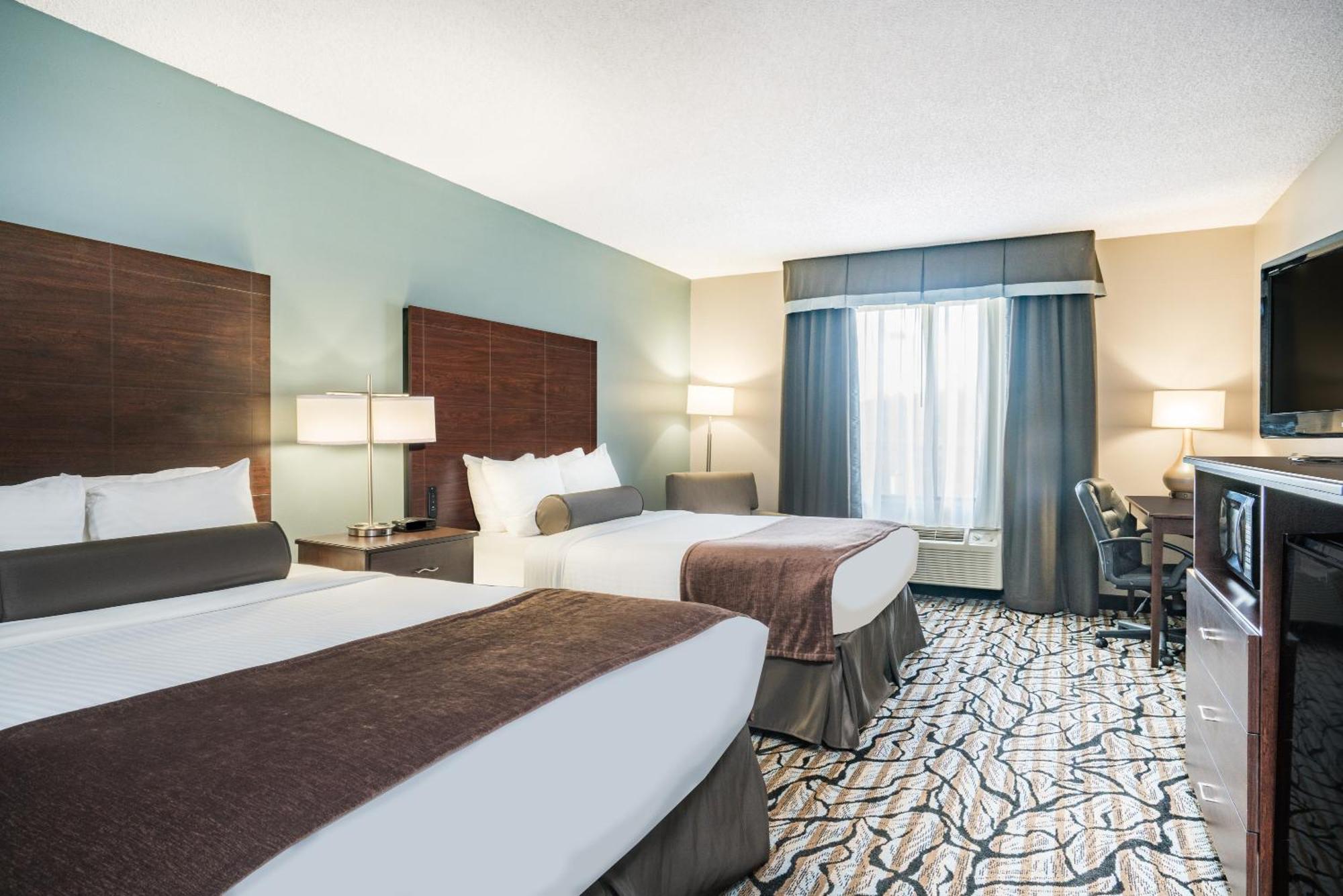 Days Inn & Suites By Wyndham Wausau Exterior photo