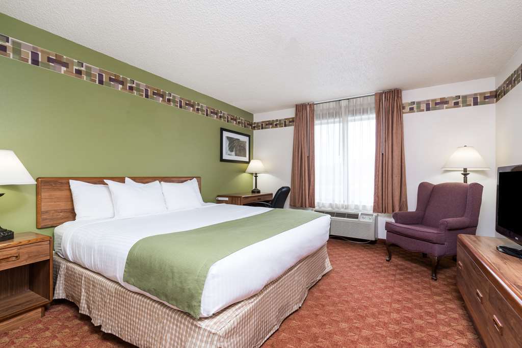 Days Inn & Suites By Wyndham Wausau Room photo