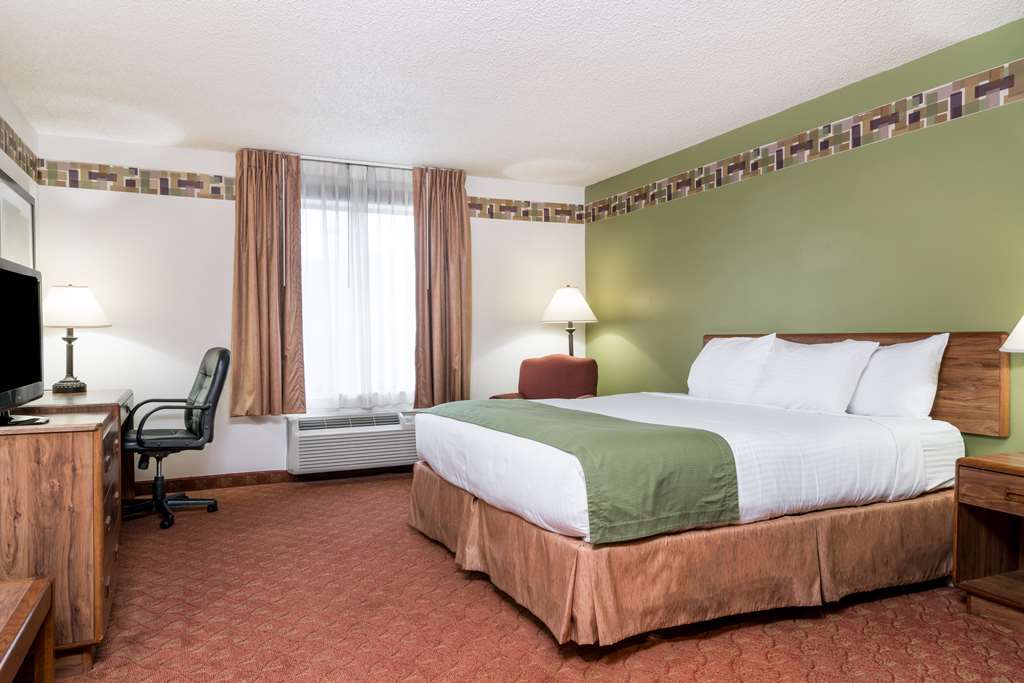 Days Inn & Suites By Wyndham Wausau Room photo