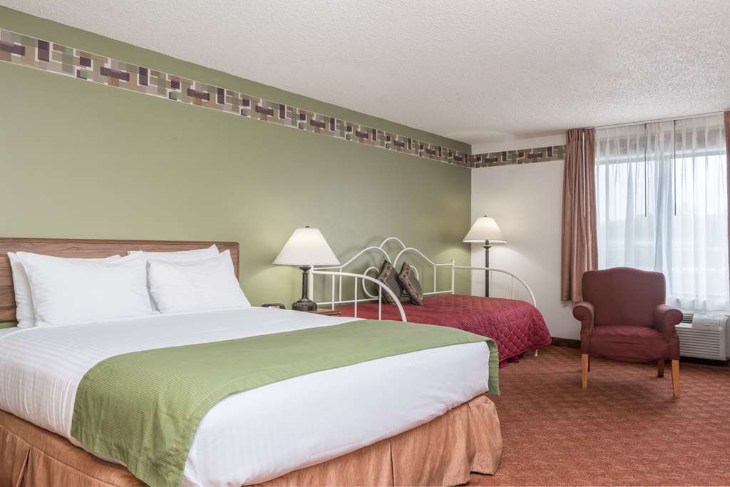 Days Inn & Suites By Wyndham Wausau Room photo
